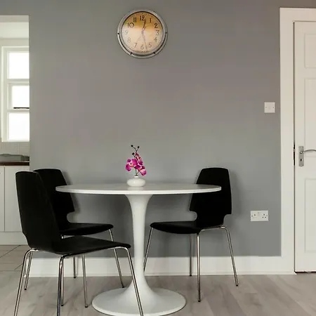 Clifden Hotel apartamentowy 3*